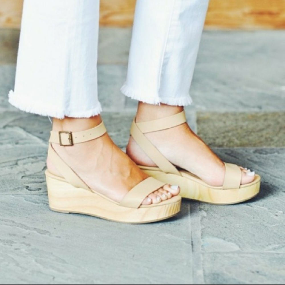 Nisolo Sarita Wooden Wedge Sandal - Beige